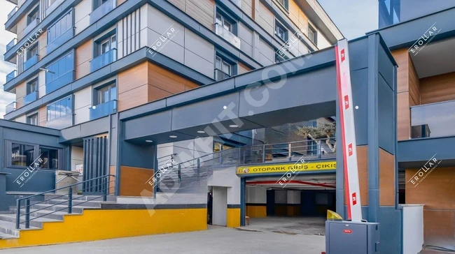 دوبلكس داخل مجمع سكني في BEYLİKDÜZÜ مع تدفئة أرضية وإطلالة على البحر