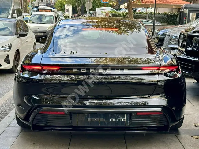 UNIVERSAL AUTO - PORSCHE TAYCAN - HEAD-UP - YOLCU EKRANI