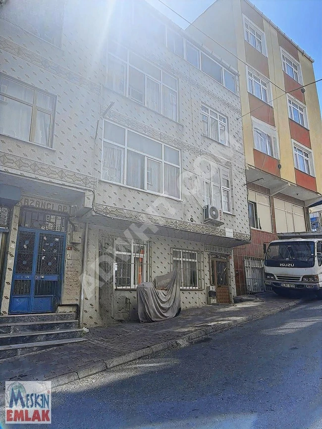 مبنى للبيع بمساحة 95 متر مربع بالقرب من شارع TURGUTREİS