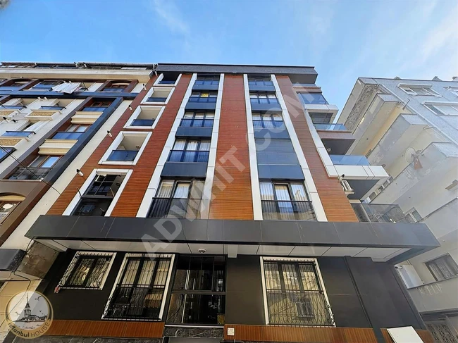 MAHMUTBEY CADDESİNDE SIFIR BİNADA GİRİŞ KATTA GENİŞ 2+1 DAİRE