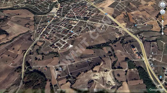 An investment land plot with an area of 1000 square meters facing the road, only 80 meters away from the highway, located right next to the village.