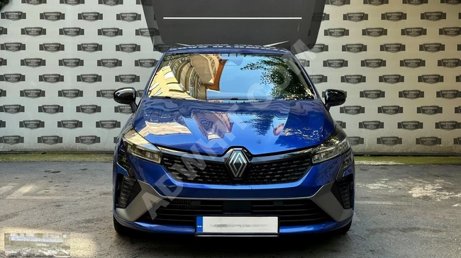CLIO 1.0 TCE TECHNO ESPRIT ALPINE car, 2023 model, with 28,000 km.