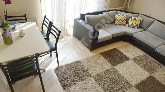 Meral R1820 Sülün Sokak Eşyalı Yeni 10 Yaş Katta Geniş Çift Balkon Lüks 1+1