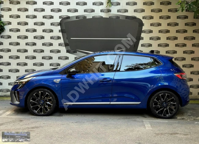 CLIO 1.0 TCE TECHNO ESPRIT ALPINE car, 2023 model, with 28,000 km.