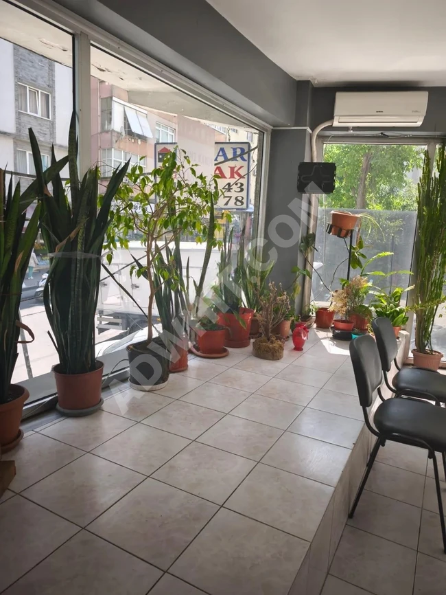 Mecidiyeköyde Cadde Üzeri Ful Mobilyalı Bilgsayarını Al Gel Herişe Uygun Köşe Başı Dükkan