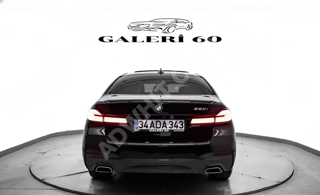 سيارة BMW 5.20İ/M موديل 2020 بمسافة 91,000 كم / ذاكرة / شفط أبواب / شنطة كهرباء / مقاعد جلدية.