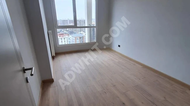 A brand new 4+1 apartment for sale at an attractive price in a fully serviced location in Beylikdüzü Marmara district.