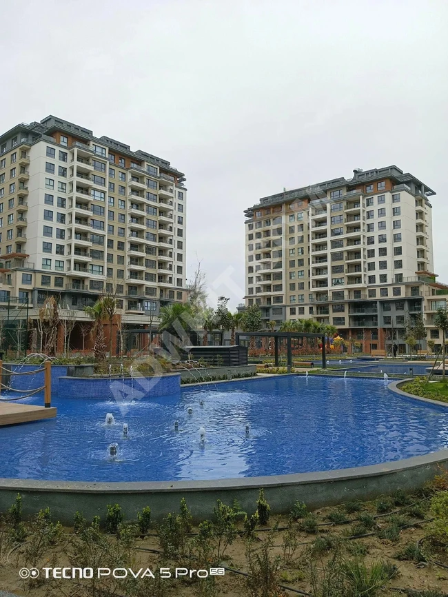 A brand new 4+1 apartment for sale at an attractive price in a fully serviced location in Beylikdüzü Marmara district.