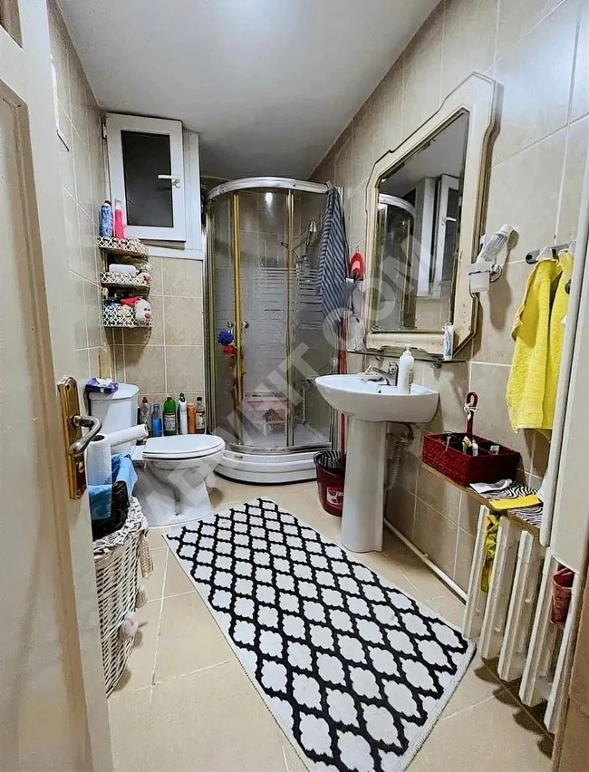 2+1 apartment suitable for sale on the ground floor near Bakırköy coast, also suitable as an office.