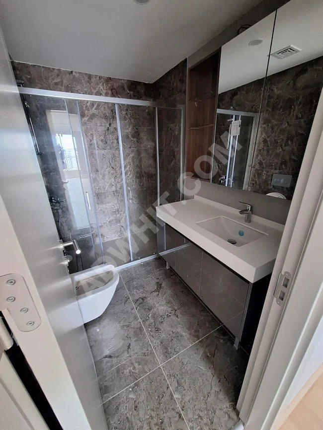 A brand new 4+1 apartment for sale at an attractive price in a fully serviced location in Beylikdüzü Marmara district.