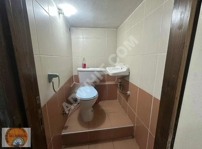 Bakırköyde 2 Katlı Düz Giriş Kiralık Dükkan