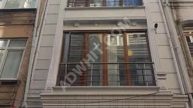 مبنى كامل للبيع بالقرب من ساحل Bakırköy يضم 4 شقق + محل تجاري