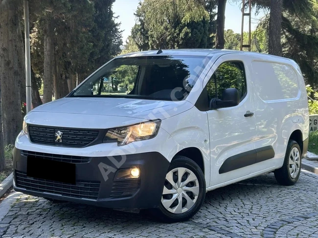 Van PEUGEOT PARTNER 1.5 HDI model 2021 - with 100 horsepower and 87,000 km mileage.
