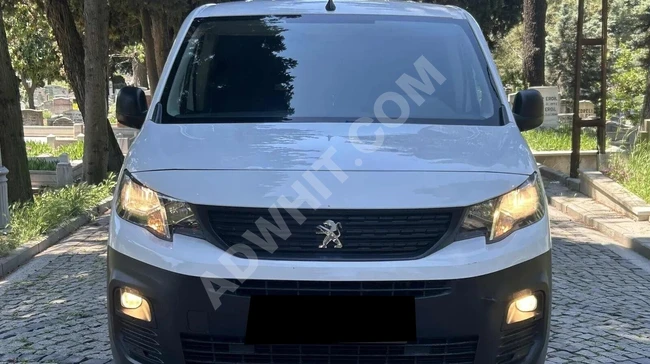 Van PEUGEOT PARTNER 1.5 HDI model 2021 - with 100 horsepower and 87,000 km mileage.