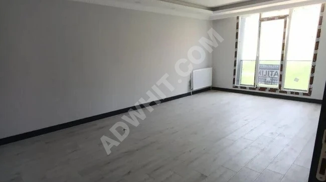 شقة للبيع بمساحة 107 متر مربع (2+1) في الدور الأول في Arnavutköy حي Taşoluk ، قريبة من المطار.