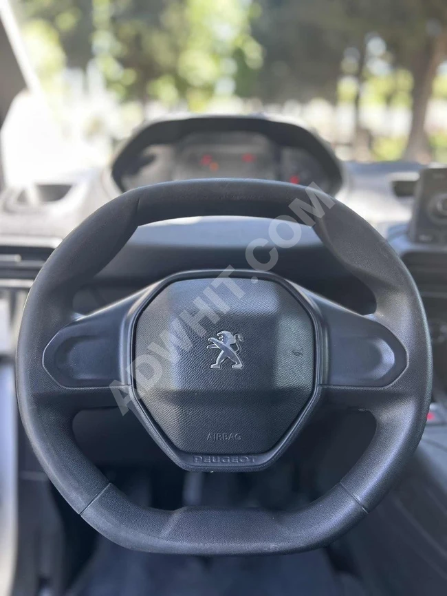Van PEUGEOT PARTNER 1.5 HDI model 2021 - with 100 horsepower and 87,000 km mileage.