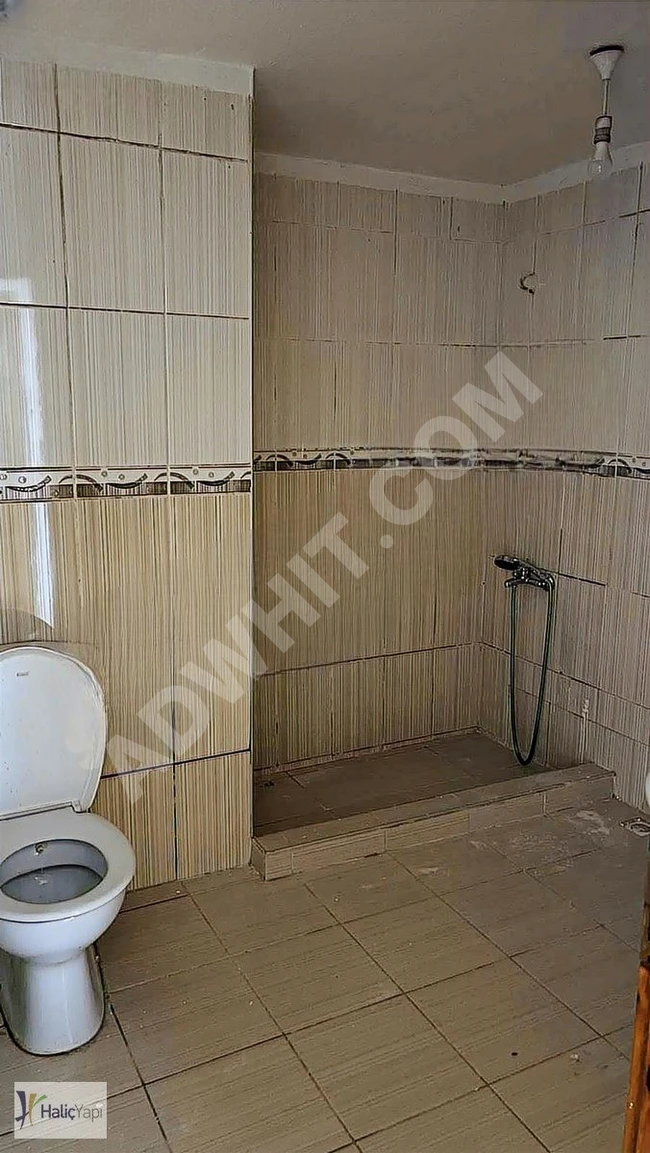 KAĞITHANE CADDESİNDE METROYA YAKIN ARA KAT SATILIK 2+1 DAİRE