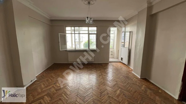 KAĞITHANE CADDESİNDE METROYA YAKIN ARA KAT SATILIK 2+1 DAİRE