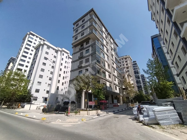 MİNİBÜSE PARALEL, KULLANIŞLI ODALARI OLAN, BALKONLU, BOŞ (2+1)