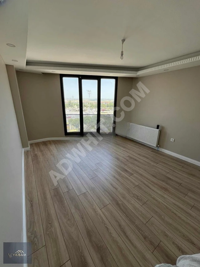 موقع مركزي مع وصول سهل بدون مشاكل أمام المحطة بجانب E5.