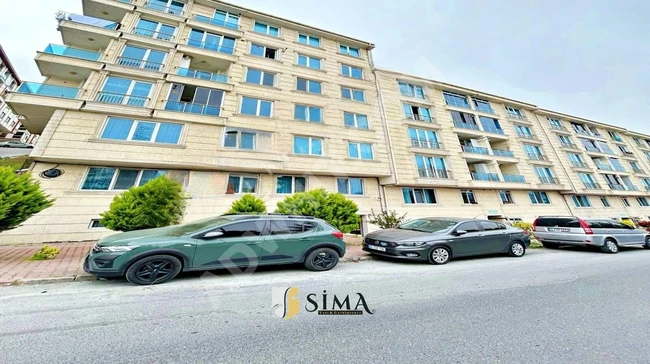 Spacious 2+1 apartment for sale within walking distance to the Metrobus, with closed parking in Butik complex.