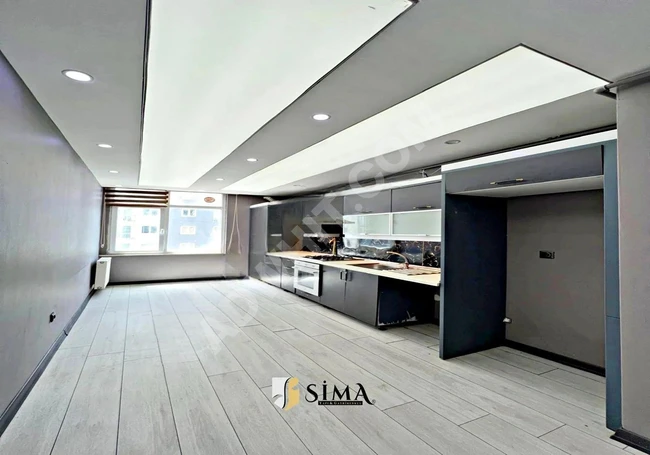 Spacious 2+1 apartment within the complex with luxurious decoration, 9 minutes from the Metrobus.
