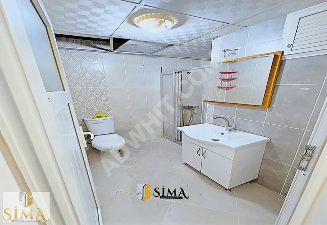 Spacious 2+1 apartment, middle floor, 6 minutes away from the square.