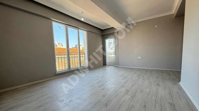 شقة 3+1 بمساحة 120 متر مربع مع موقف سيارات للبيع، طابق وسطي، جديدة كلياً في SEFAKÖY KARTALTEPE