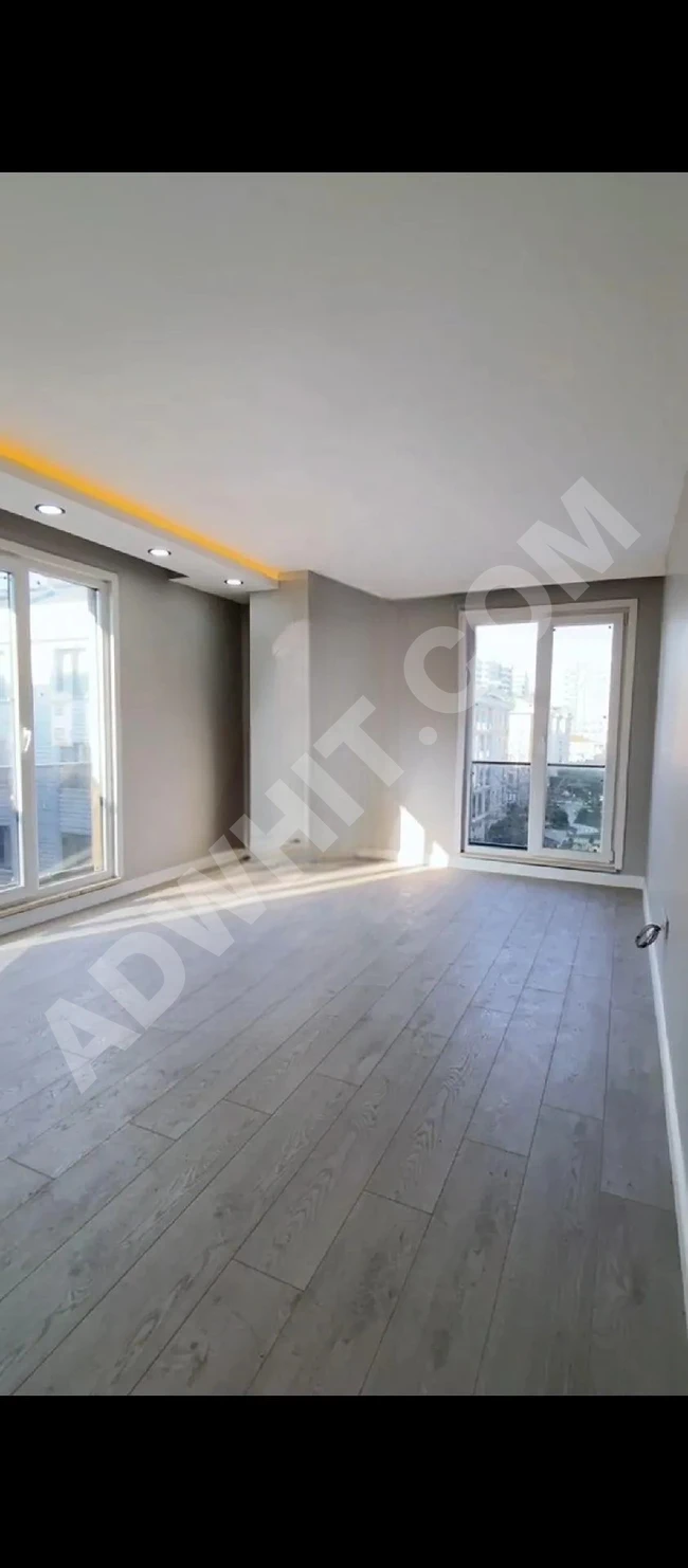 شقة دوبلكس جديدة 5+2 للإيجار في Beylikdüzü حي Marmara