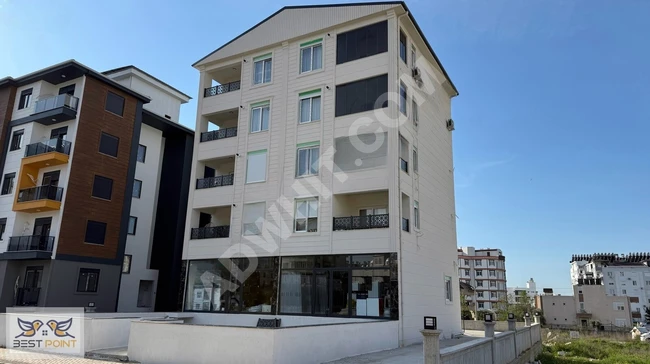 1+1 new apartment with separate kitchen, spacious, with a wonderful view of Muazzam Park.
