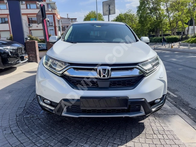 سيارة CR-V 1.5 VTEC 4X4 ELEGANCE موديل 2018 - صيانات منتظمة في الوكالة