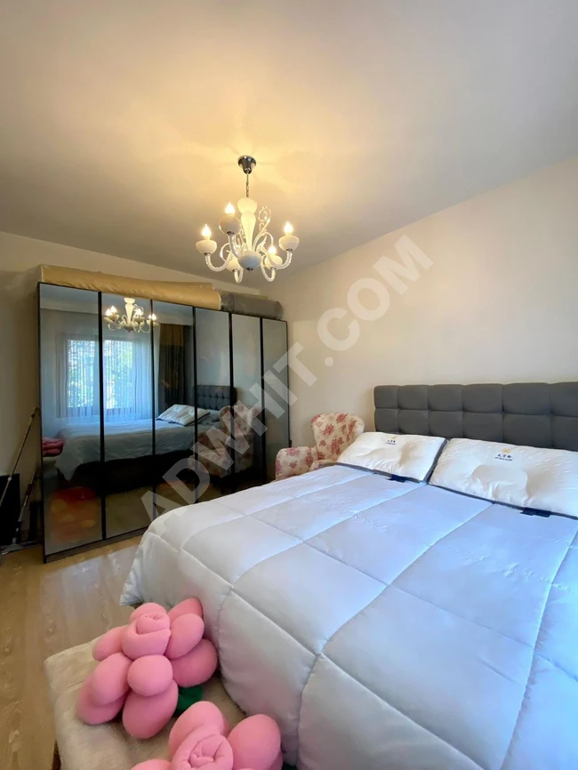 A residential apartment suitable for real estate ownership for sale at an attractive price within a complex in Beylikdüzü.