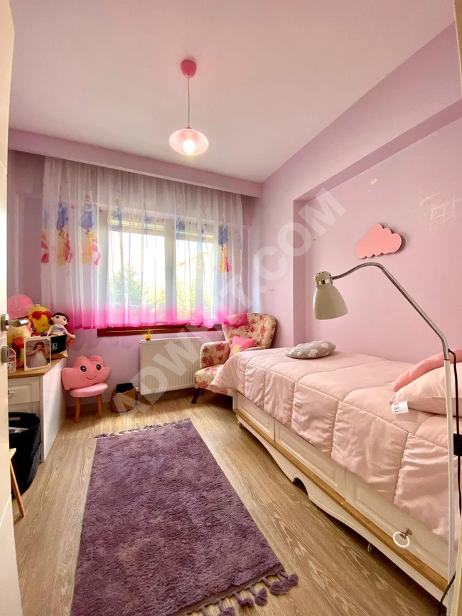 A residential apartment suitable for real estate ownership for sale at an attractive price within a complex in Beylikdüzü.
