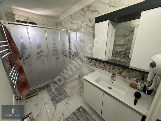 SELÇUK EMLAKTAN CADDE ÜSTÜ METROYA YAKIN ARA KATTA SATILIK DAİRE