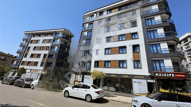 SELÇUK EMLAKTAN CADDE ÜSTÜ METROYA YAKIN ARA KATTA SATILIK DAİRE