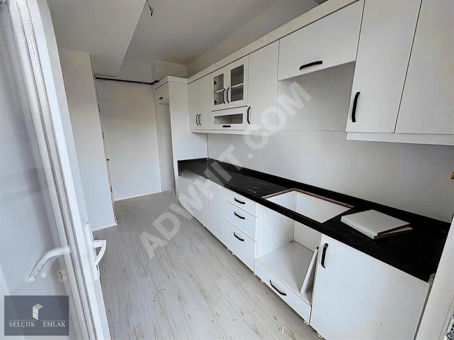 SELÇUK EMLAKTAN CADDE ÜSTÜNDE SIFIR PROJE KULLANIŞLI SATILIK 2+1