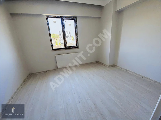 CADDE ÜZERİ SATILIK 2+1 GENİŞ TİP DAİRE