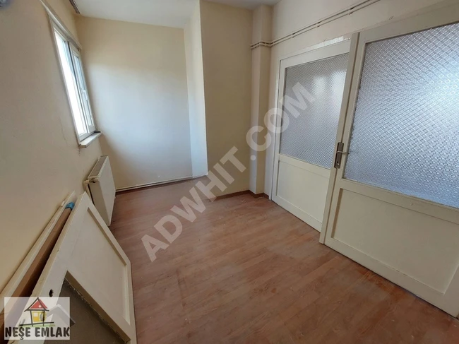 NEŞE EMLAK''TAN.........ÜSKÜDAR İCADİYEDE 4. KAT BOŞ DURUMDA 2+1