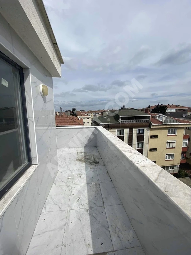 For sale: 4+2 duplex with an area of 200 square meters, sea view, on ÇAVUŞOĞLU Street.