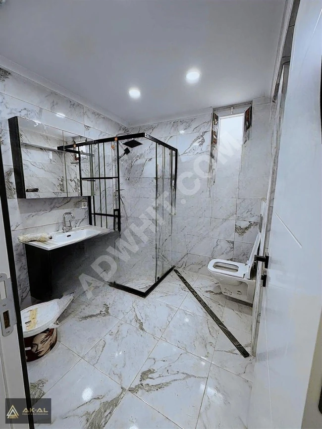 Upper duplex 2+2 at a shocking price