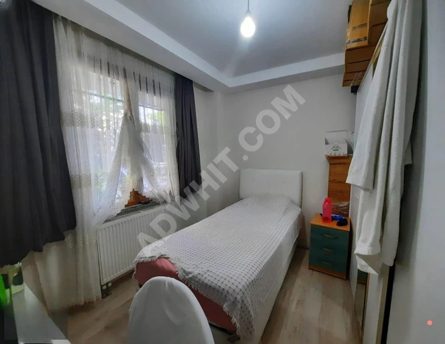 BAKIRKÖY KARTALTEPE DE SİTE İÇERSİNDE GİRİŞ 2+1 SATILIK DAİRE