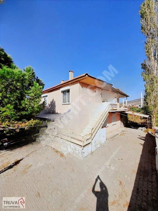 Truva gayrimenkul Bigadiç merkez 4eylül MH.cadde2 katlı 1855m2