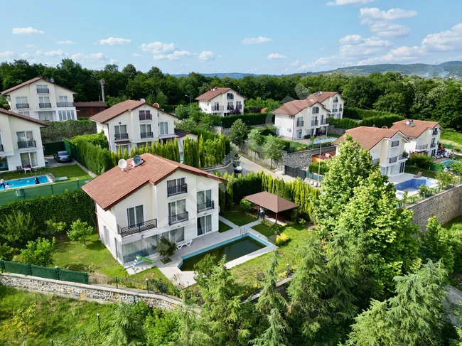 Maşukiye'de büyüleyici manzaraya sahip satılık villa