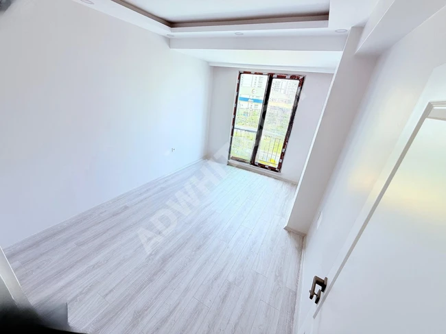 BEYAZNOKTADAN SIFIR SİTEDE CADDE ÜSTÜ METRO YAKIN OTOPARKLI 2+1