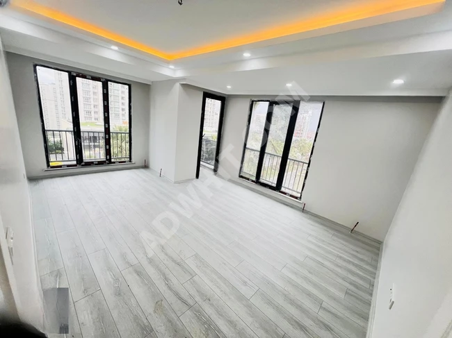 BEYAZNOKTADAN SIFIR BUTİK SİTEDE CADDE ÜSTÜ METRO YAKIN 2+1 DAİR