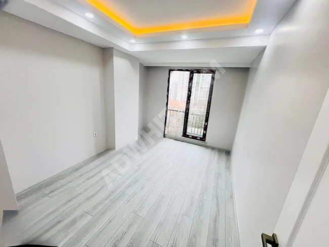 BEYAZNOKTADAN SIFIR BUTİK SİTEDE CADDE ÜSTÜ METRO YAKIN 2+1 DAİR