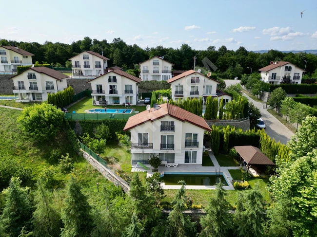 Maşukiye'de büyüleyici manzaraya sahip satılık villa
