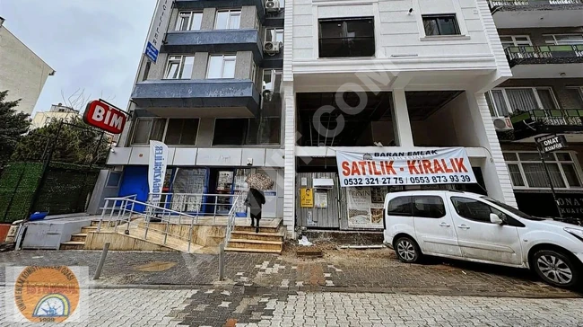 محل تجاري للبيع في مركز Bakırköy ، مبنى جديد مكون من 3 طوابق للبيع.