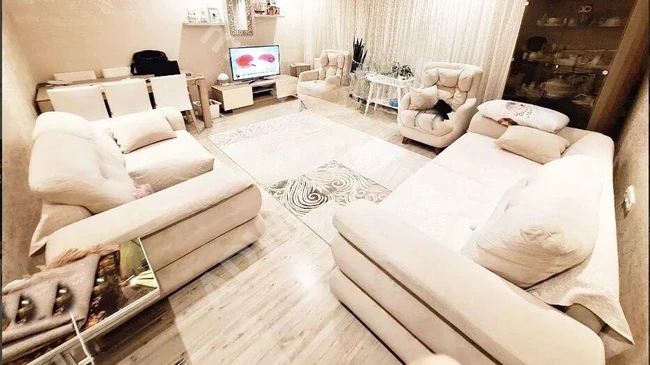 Spacious luxury apartment for sale, 115 square meters, on the third floor with en-suite bathroom for the master bedroom in Yenibosna.