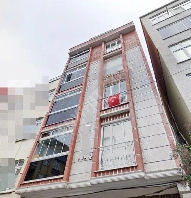 Spacious luxury apartment for sale, 115 square meters, on the third floor with en-suite bathroom for the master bedroom in Yenibosna.